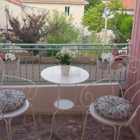 La Casa Rosa Lefkada City